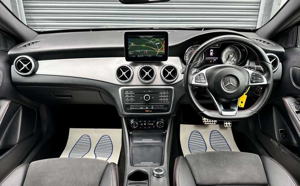 Mercedes-Benz GLA Class D Amg Line Black #3