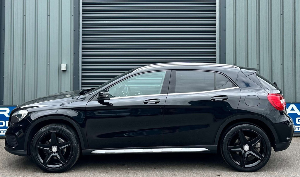 Mercedes-Benz GLA Class D Amg Line Black #5