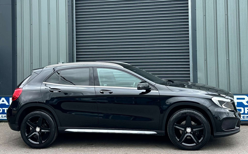 Mercedes-Benz GLA Class D Amg Line Black #4