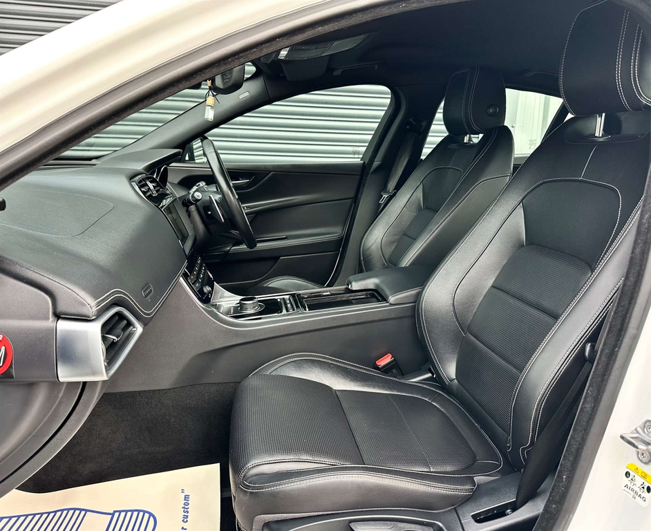 Jaguar XE R-sport Black #34