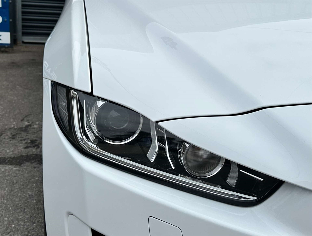 Jaguar XE R-sport Black #8