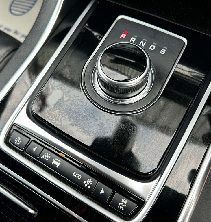 Jaguar XE R-sport Black #40