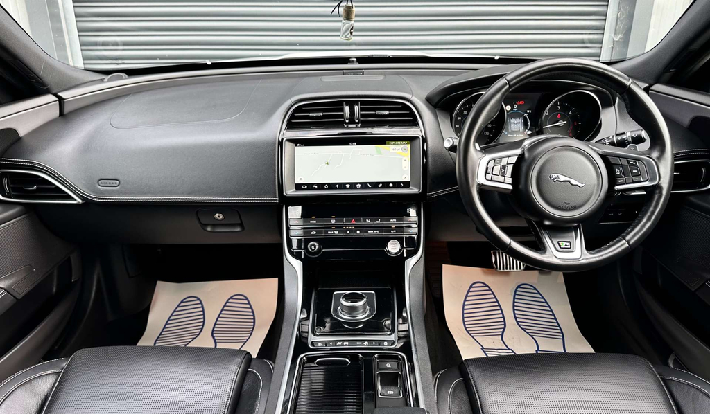 Jaguar XE R-sport D White #3