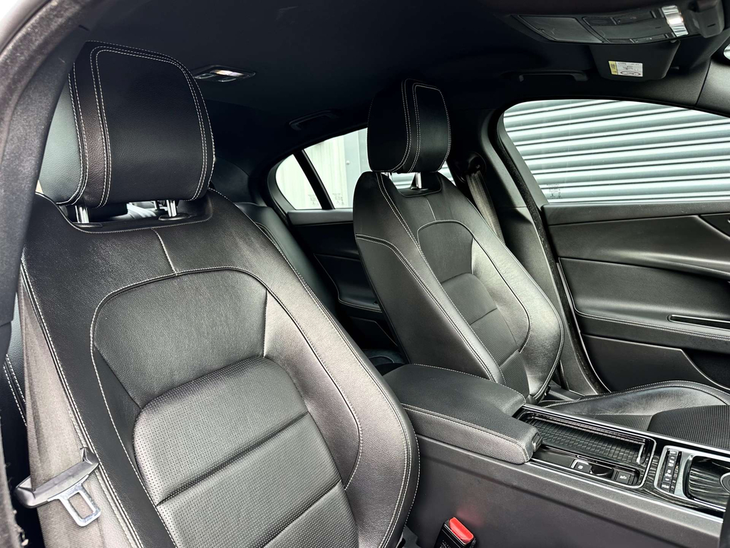 Jaguar XE R-sport Black #21