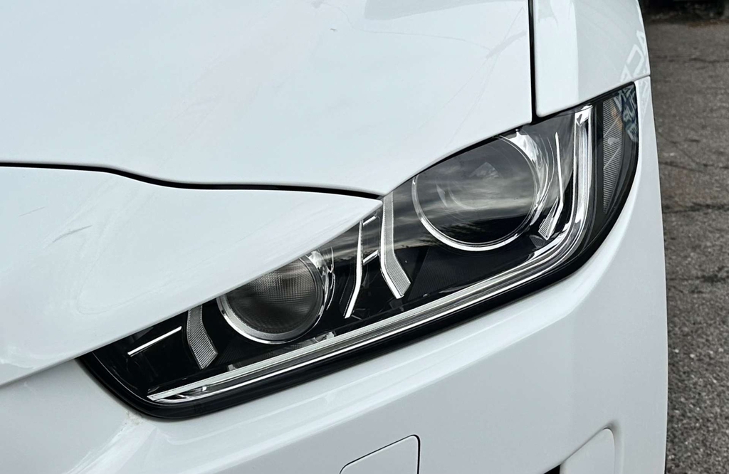 Jaguar XE R-sport Black #9
