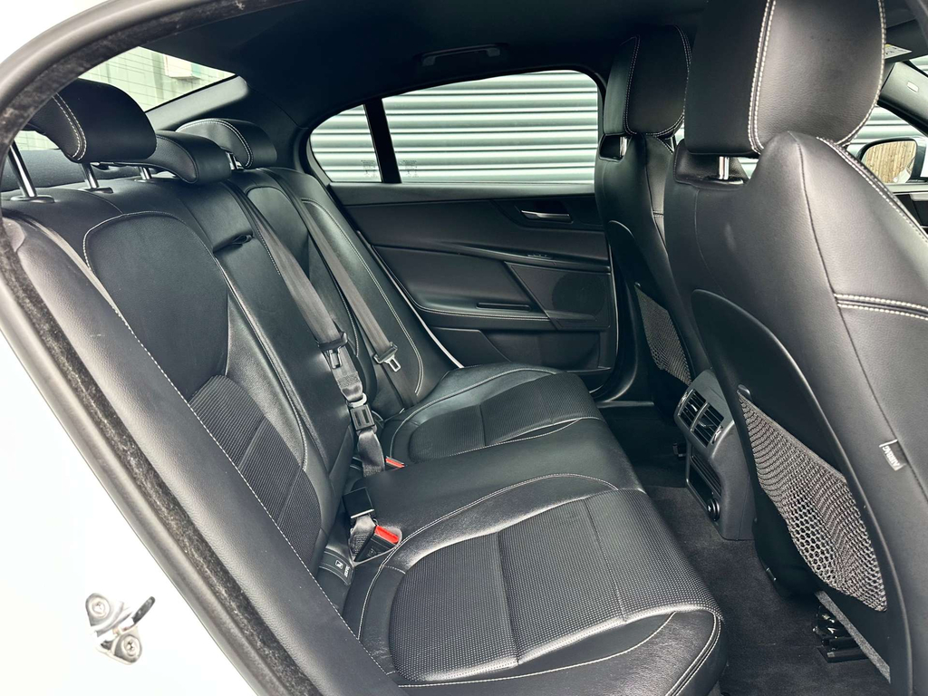 Jaguar XE R-sport Black #29