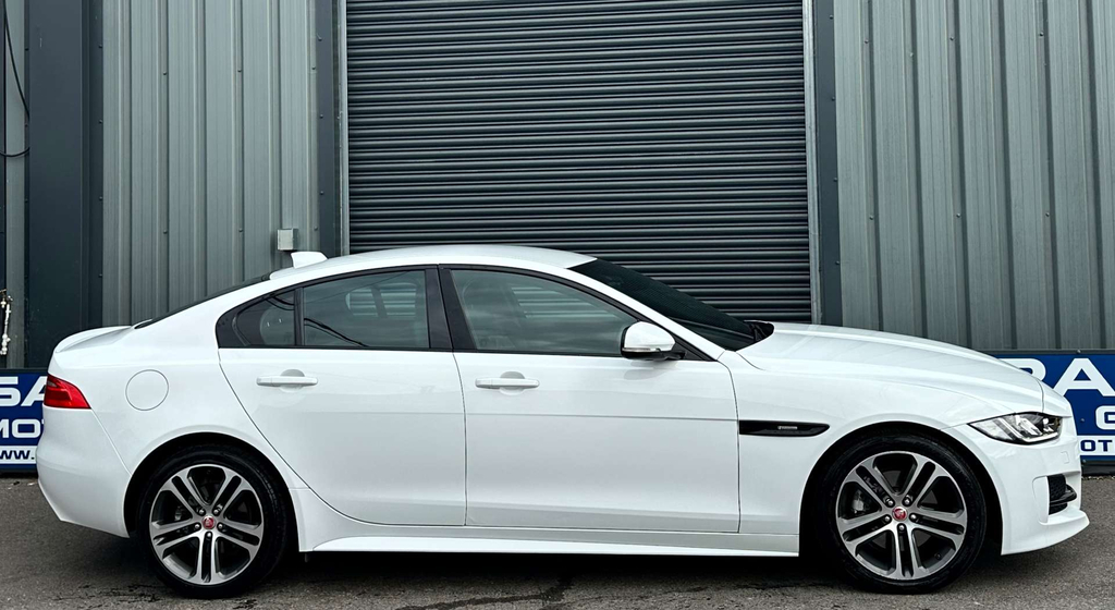 Jaguar XE R-sport D White #4