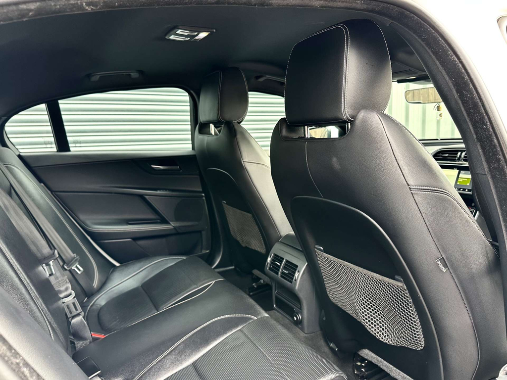 Jaguar XE R-sport Black #28