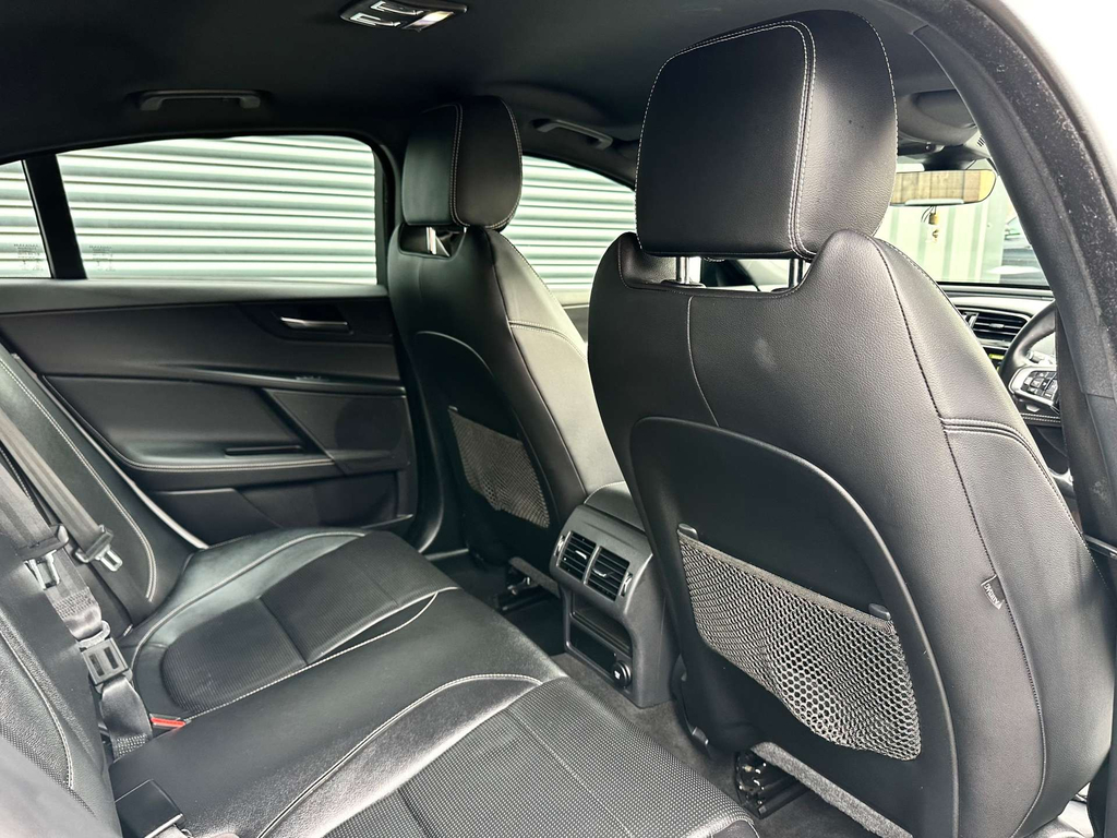 Jaguar XE R-sport Black #26