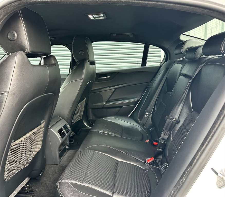 Jaguar XE R-sport Black #37