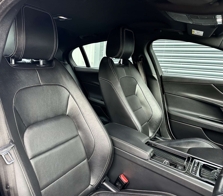 Jaguar XE R-sport Black #22