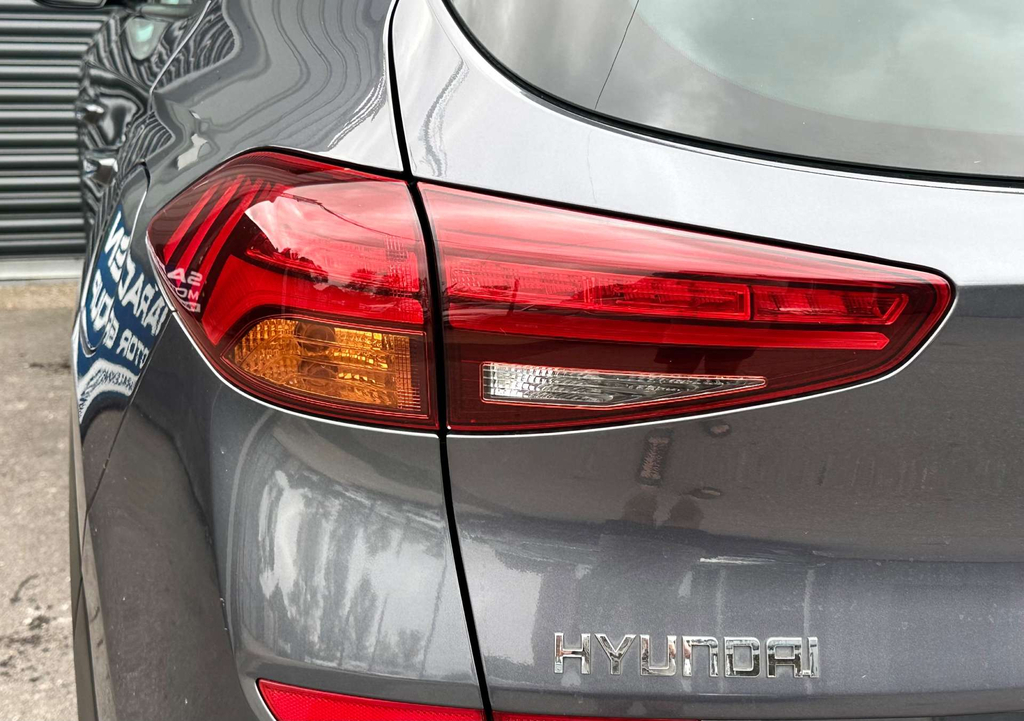 Hyundai Tucson 1.6L Se White #10