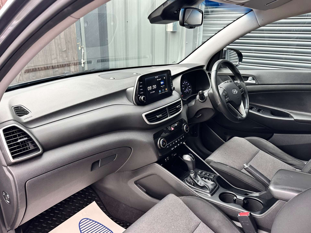 Hyundai Tucson 1.6L Se White #25