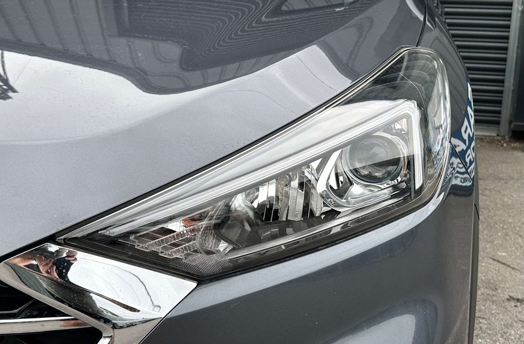 Hyundai Tucson 1.6L Se White #9