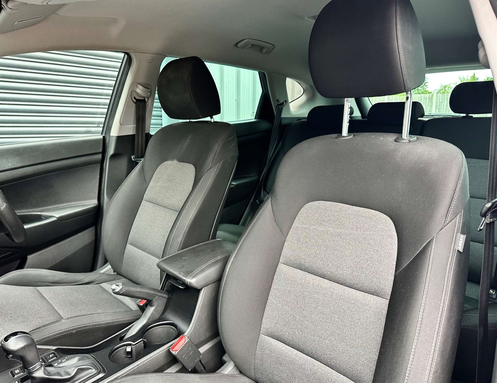 Hyundai Tucson 1.6L Se White #28
