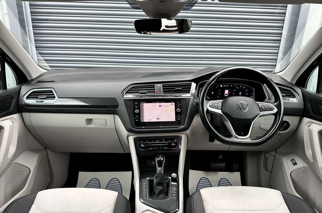 Volkswagen Tiguan Elegance Tsi MW70YZV #3