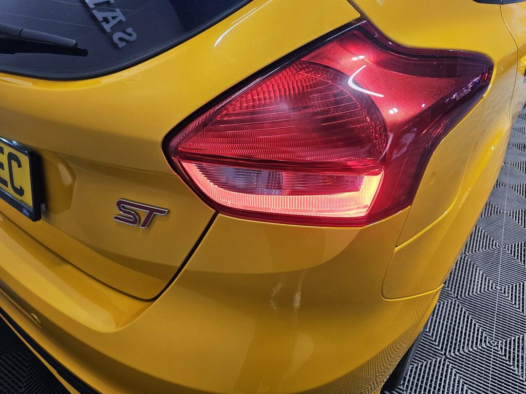 Ford Focus St-2 Yellow #3