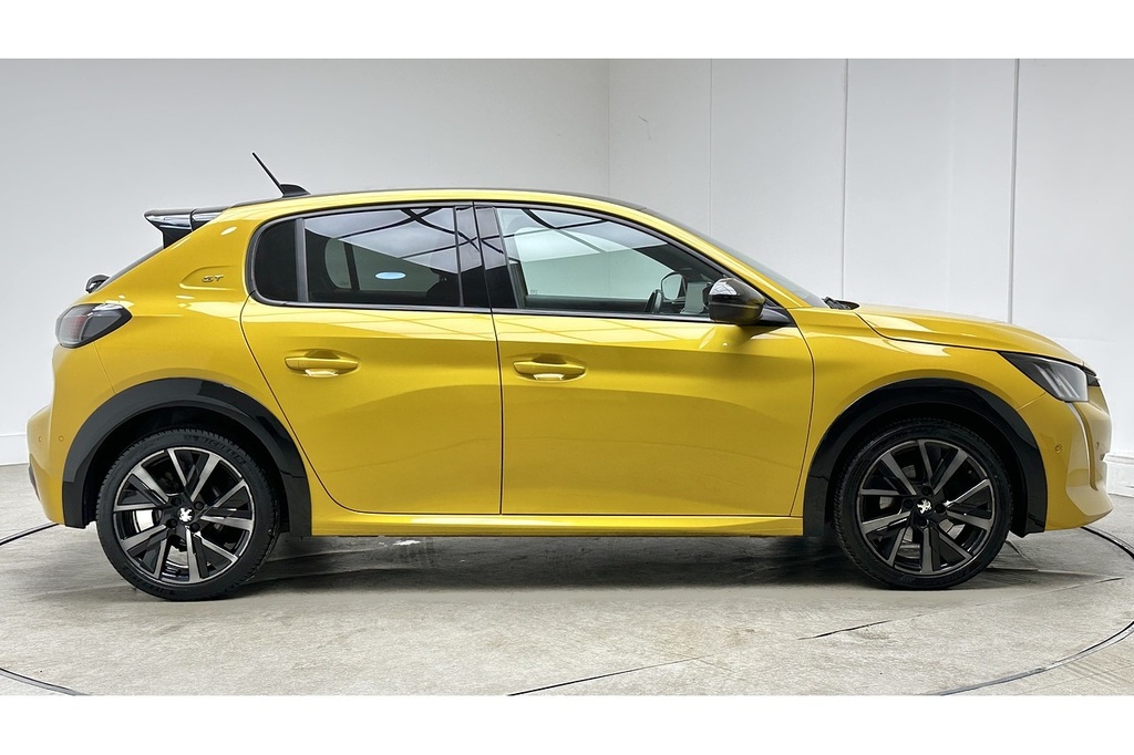 Peugeot 208 Puretech Gt Premium CJ71JCZ Yellow #4
