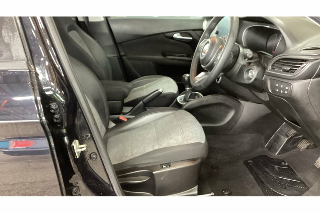 Fiat Tipo Cross Black #3