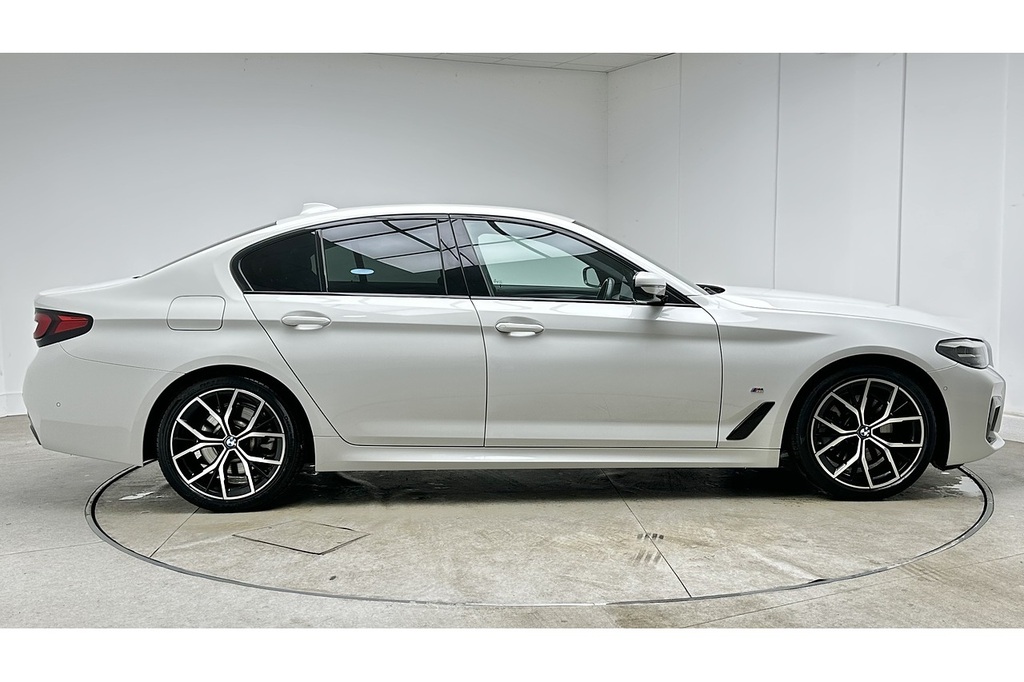 BMW 5 Series 520D Mht M Sport White #4