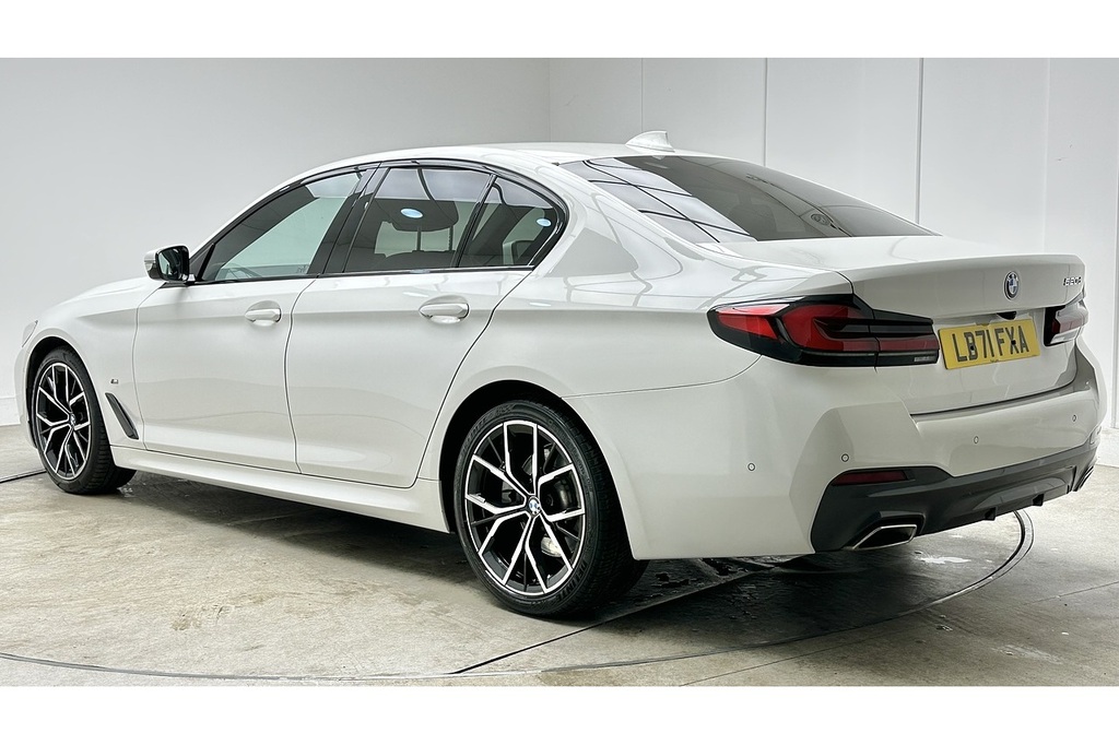 BMW 5 Series 520D Mht M Sport White #5