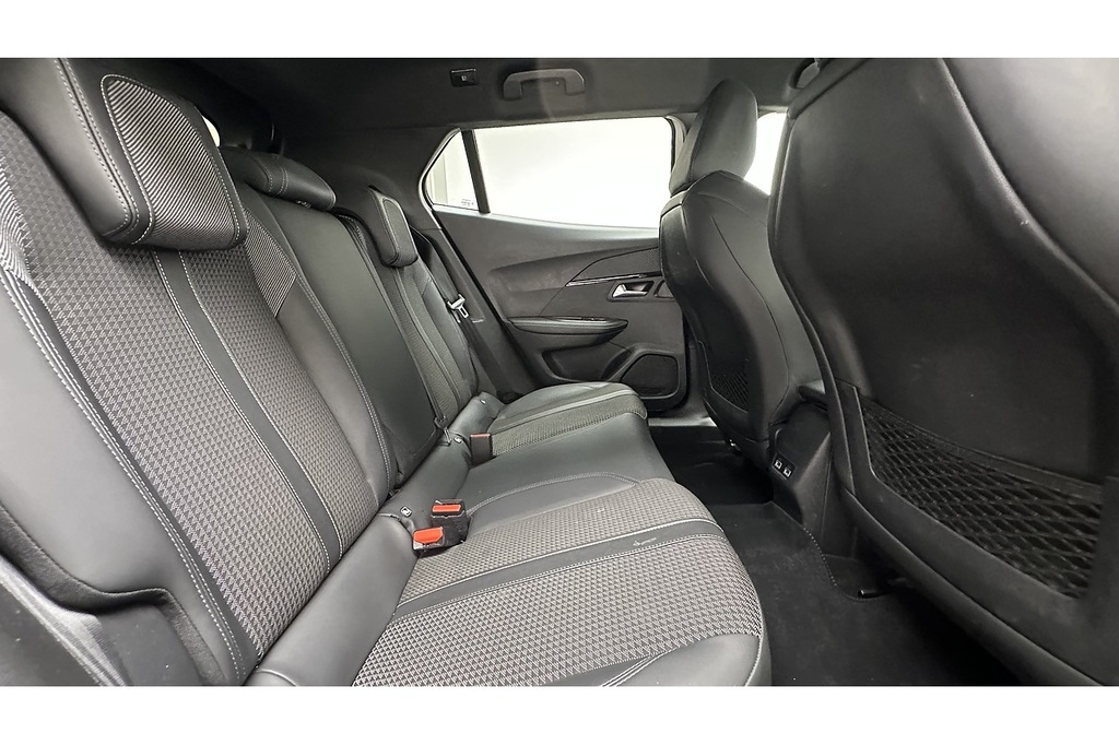 Peugeot e-2008 50Kwh Allure Premium Suv 136 Ps Orange #21