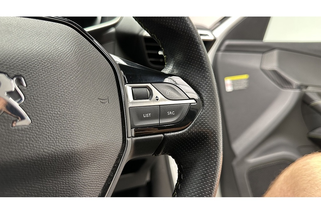 Peugeot e-2008 50Kwh Allure Premium Suv 136 Ps Orange #32