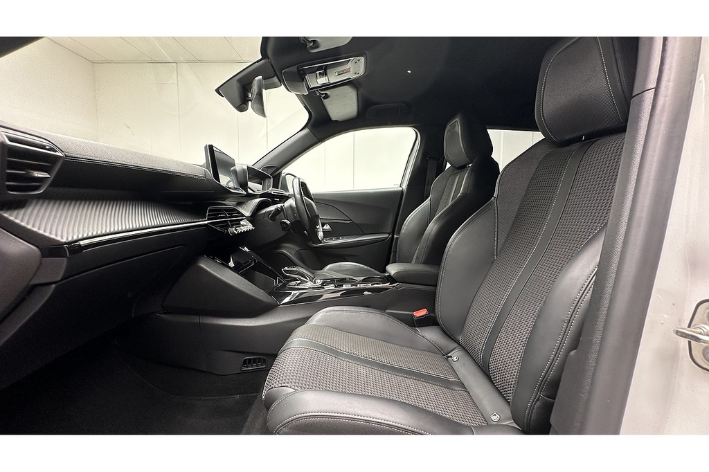 Peugeot e-2008 50Kwh Allure Premium Suv 136 Ps Orange #17