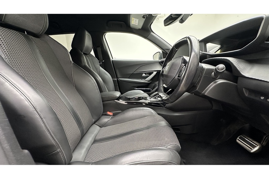 Peugeot e-2008 50Kwh Allure Premium Suv 136 Ps Orange #23