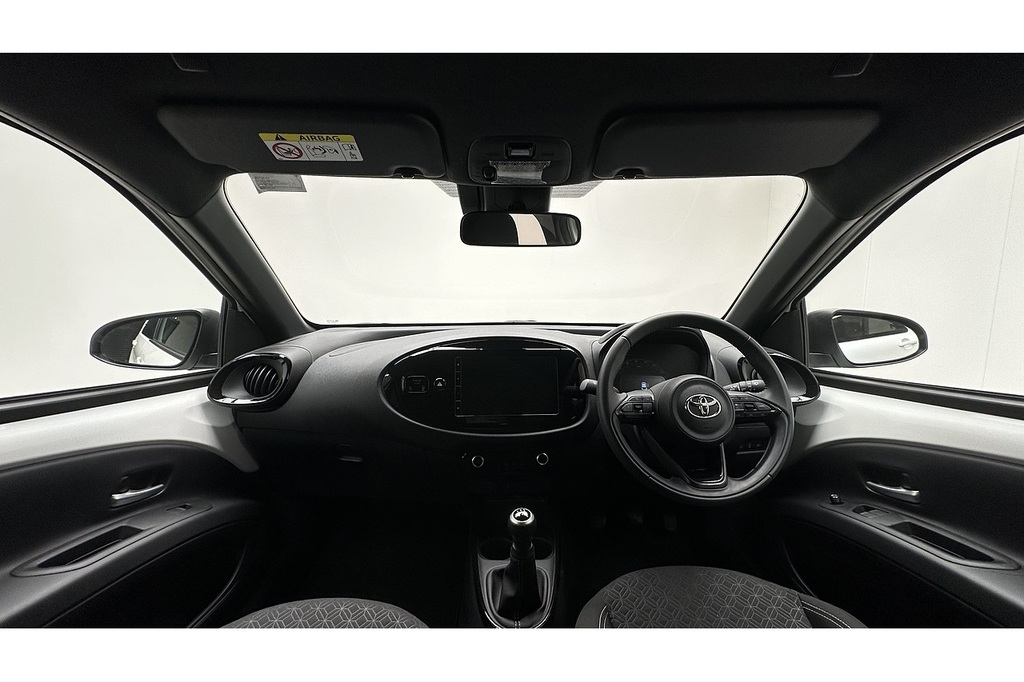 Toyota Aygo X Vvt-i Edge White #2