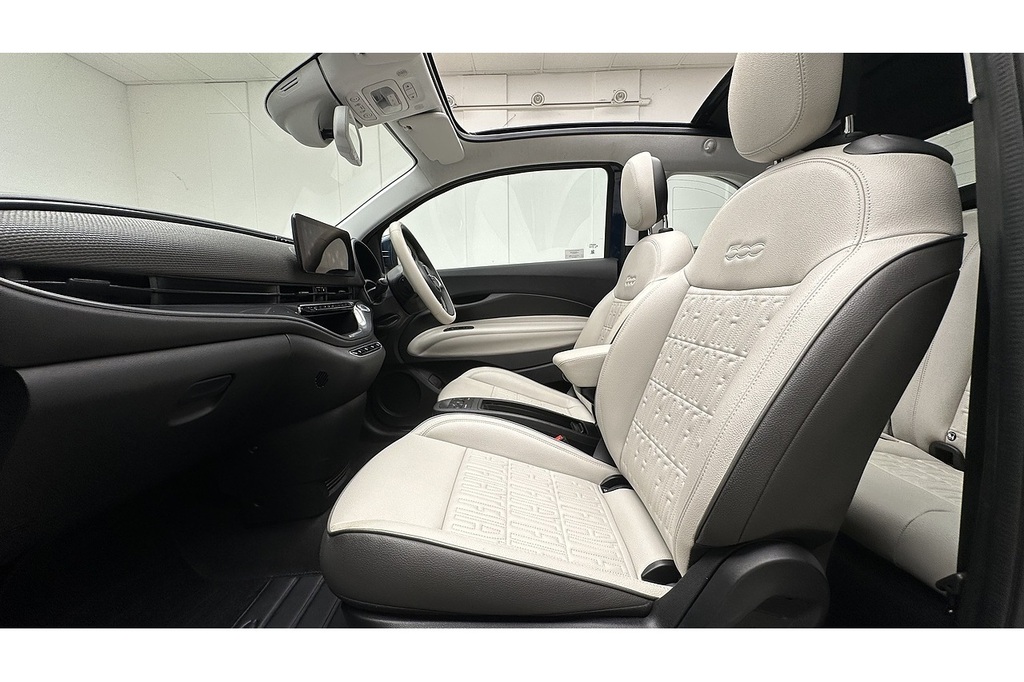 Fiat 500E C Icon Black #13