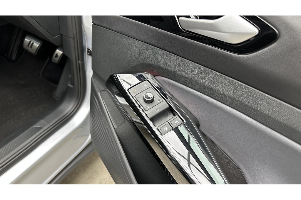 Volkswagen ID.4 150Kw Family Pro Perform 77Kwh 135Kw Ch Grey #28
