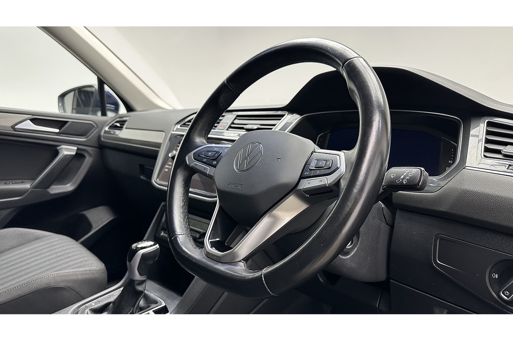 Volkswagen Tiguan Allspace 1.5 Tsi Life Dsg Black #28