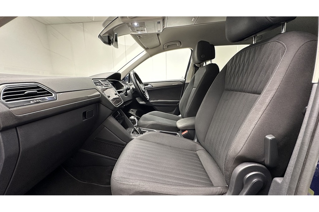 Volkswagen Tiguan Allspace 1.5 Tsi Life Dsg Black #17
