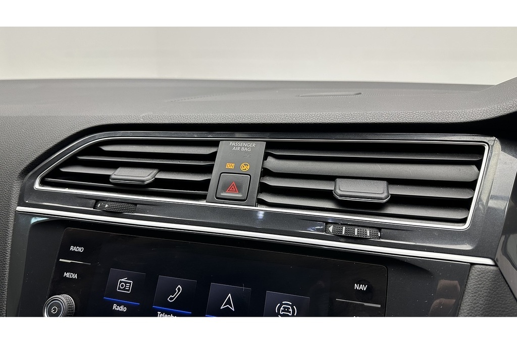 Volkswagen Tiguan Allspace 1.5 Tsi Life Dsg Black #37