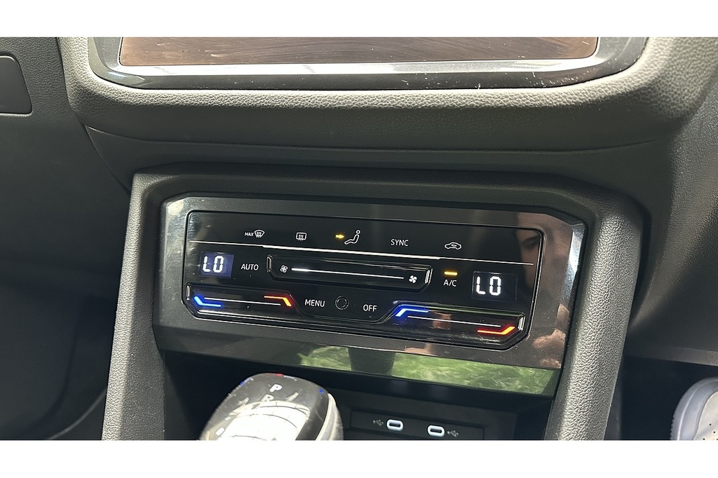 Volkswagen Tiguan Allspace 1.5 Tsi Life Dsg Black #44