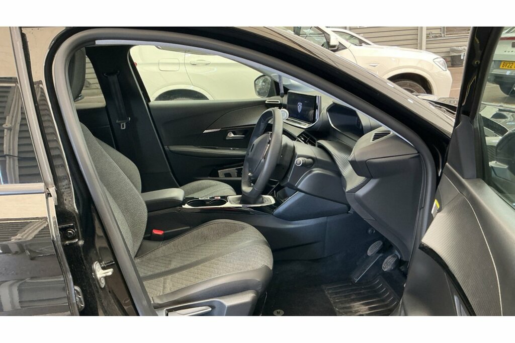 Peugeot 208 Puretech Allure Black #3