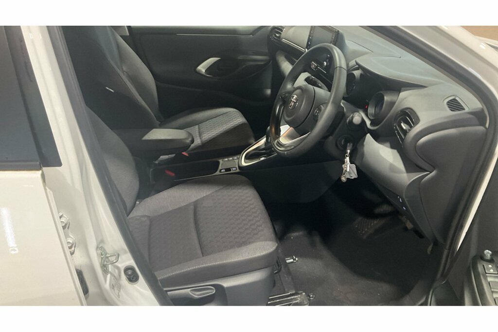 Toyota Yaris Vvt-h Design White #3