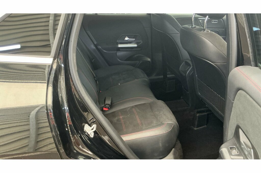 Mercedes-Benz GLA Class Gla 200 Amg Line Executive #8