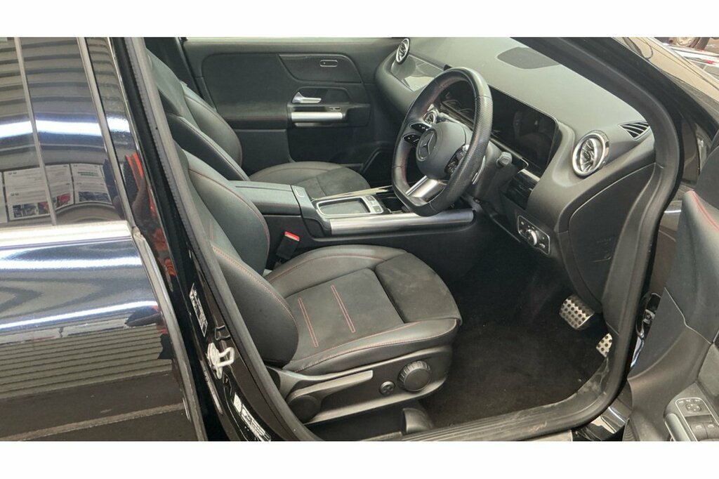 Mercedes-Benz GLA Class Gla200h Mhev Amg Line Black #3