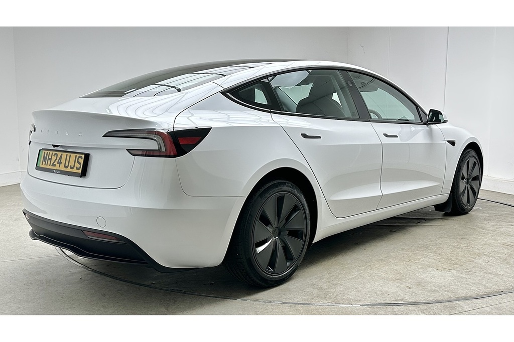Tesla Model 3 Saloon White #4