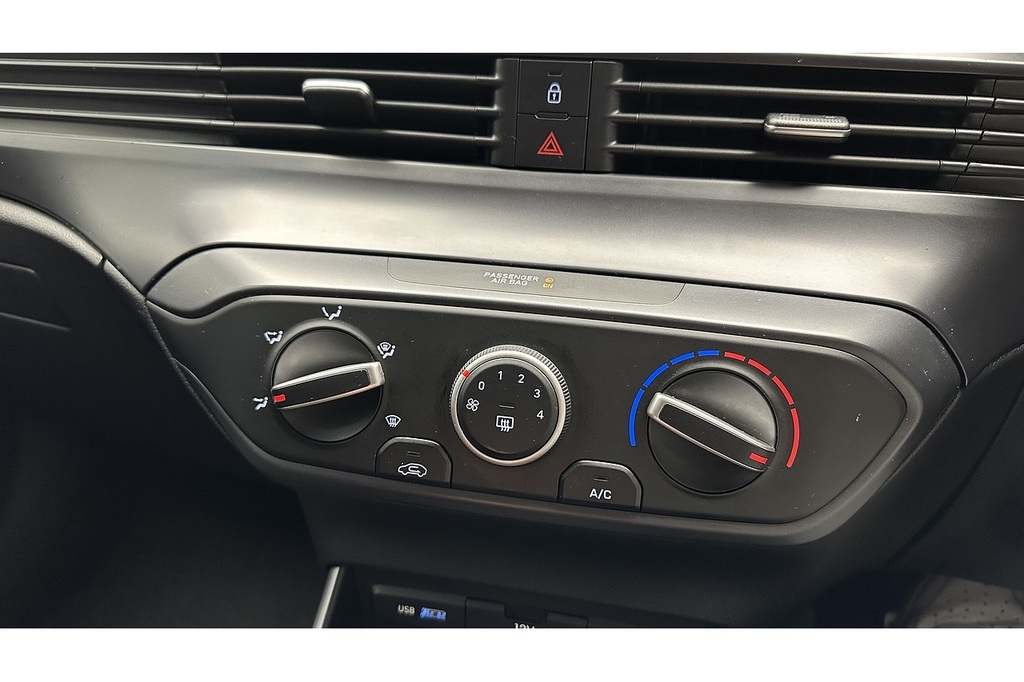Hyundai Bayon 1L Premium Black #36