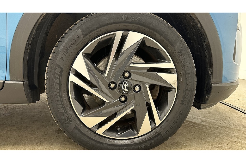 Hyundai Bayon 1L Premium Black #15