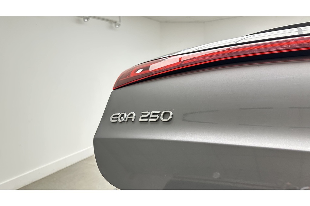 Mercedes-Benz EQA Eqa 300 66.5Kwh Amg Line Premium 4Matic  #12