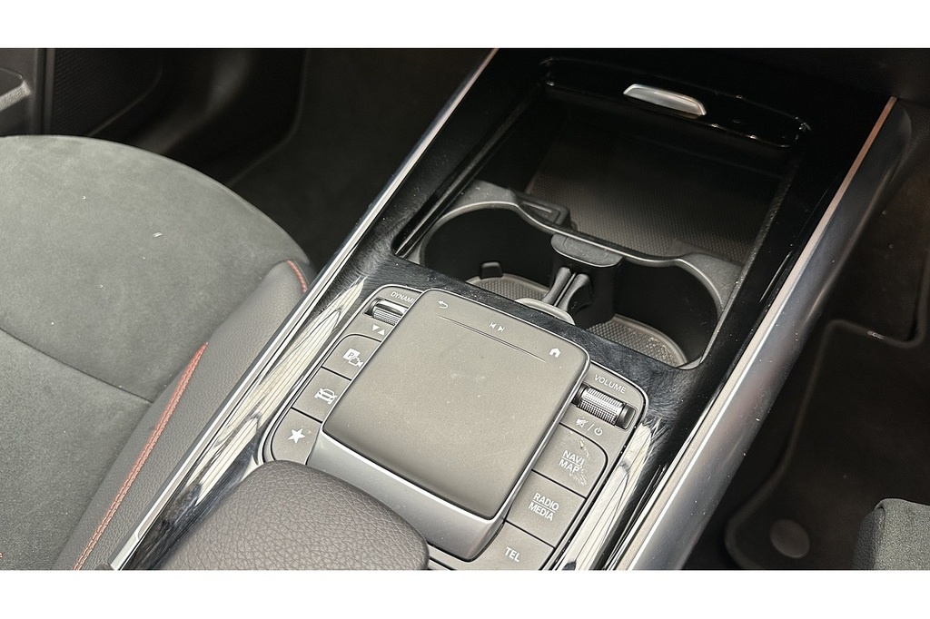 Mercedes-Benz EQA Eqa 300 66.5Kwh Amg Line Premium 4Matic  #46