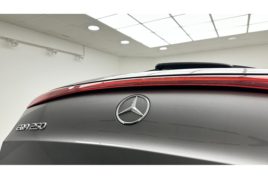 Mercedes-Benz EQA Eqa 300 66.5Kwh Amg Line Premium 4Matic  #11