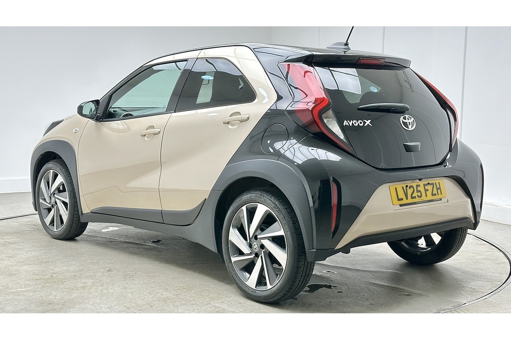 Toyota Aygo X Vvt-i Edge Beige #5