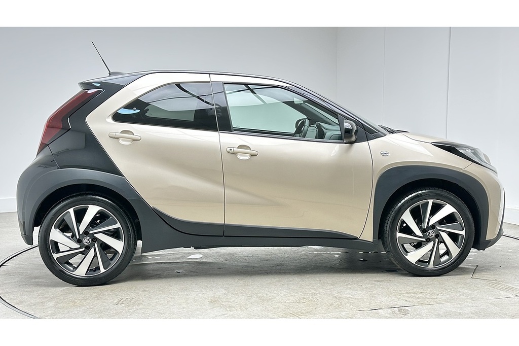 Toyota Aygo X Vvt-i Edge Beige #4