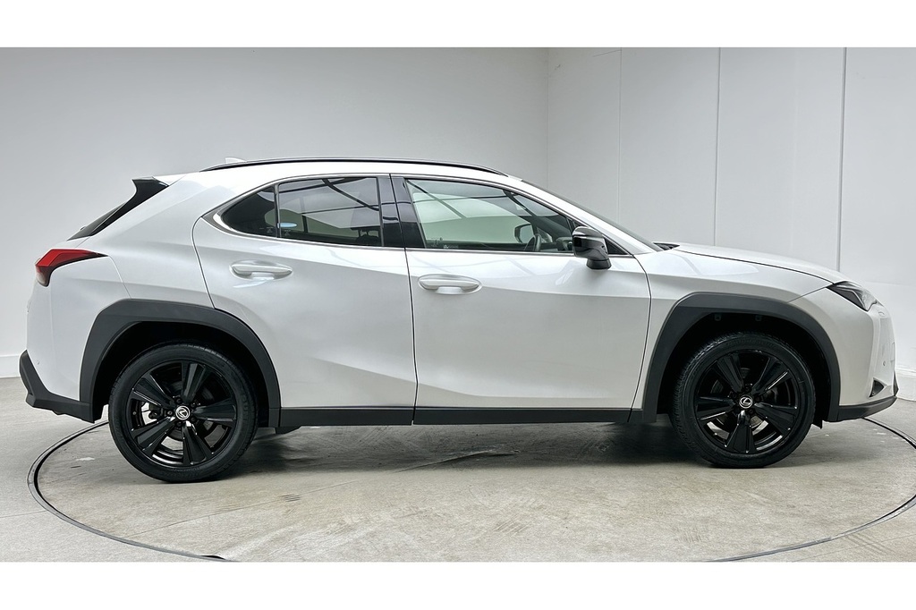 Lexus UX 250H Premium Sport Edition White #4