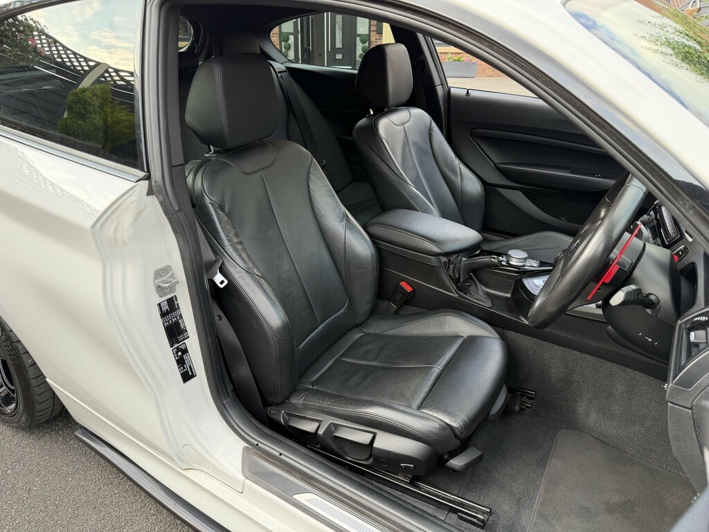 BMW 1 Series Hatchback 3.0 M140i Shadow Edition 3-Door 201919 WV19OCA White #2